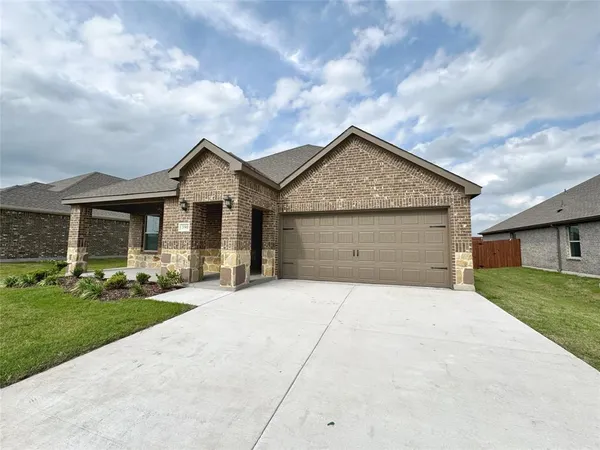 $2,400 | 390 Zenyatta Drive, Waxahachie, TX 75165