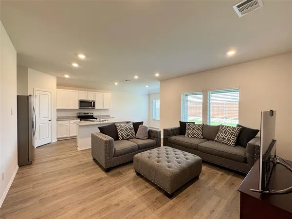 $2,400 | 390 Zenyatta Drive, Waxahachie, TX 75165