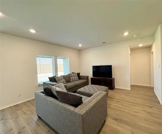 $2,400 | 390 Zenyatta Drive, Waxahachie, TX 75165