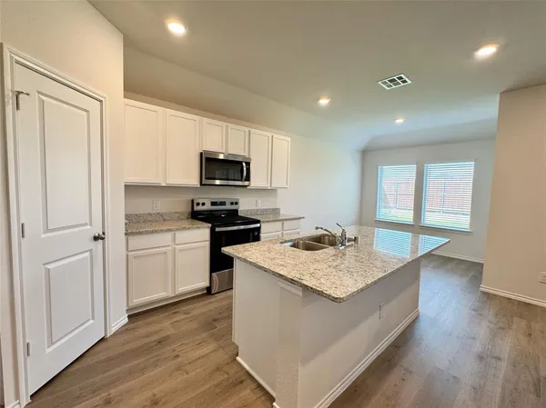 $2,400 | 390 Zenyatta Drive, Waxahachie, TX 75165
