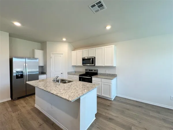 $2,400 | 390 Zenyatta Drive, Waxahachie, TX 75165