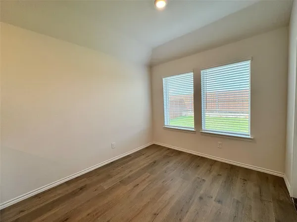 $2,400 | 390 Zenyatta Drive, Waxahachie, TX 75165