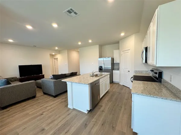 $2,400 | 390 Zenyatta Drive, Waxahachie, TX 75165