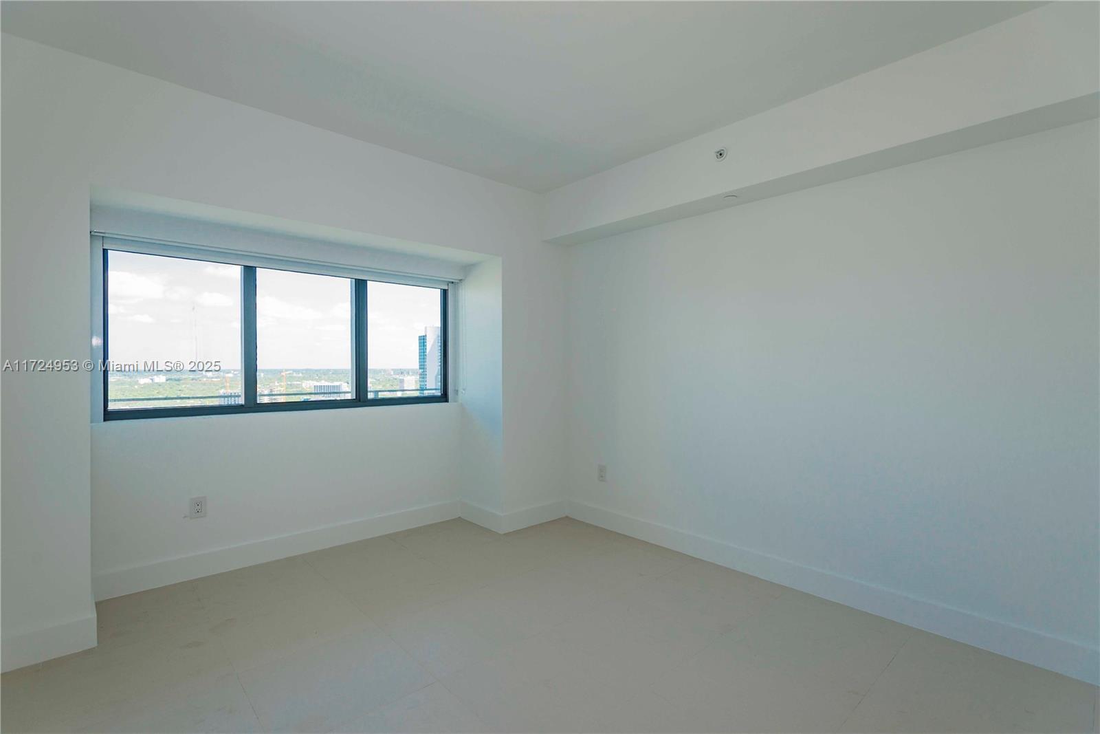 650 Northeast 32nd Street, Unit 2703 Miami, FL 33137 - Photo 18 of 48 a view of an empty room with a window