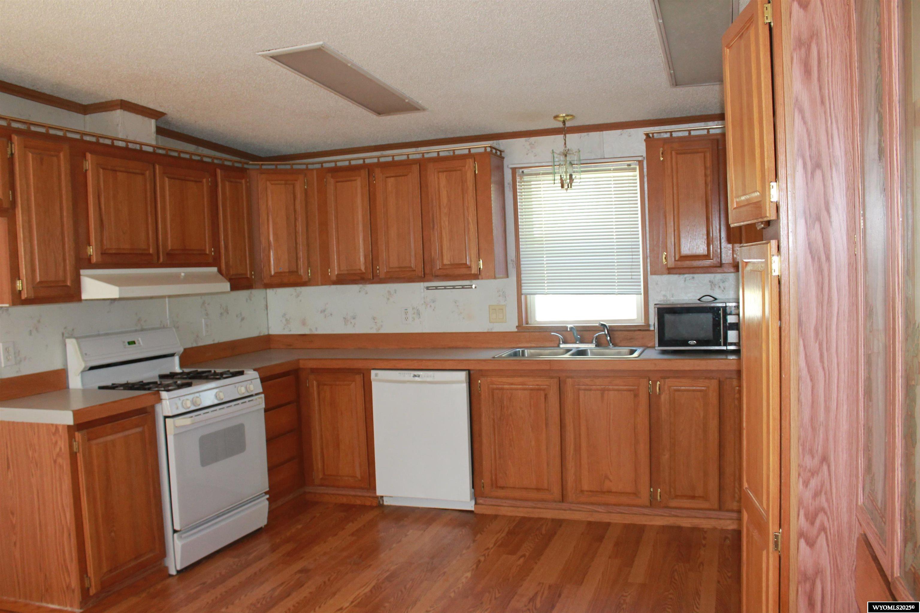 387 South Missouri Road Shoshoni, WY 82649 - Photo 6 of 44