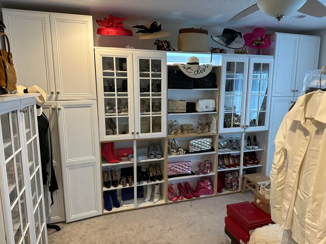 a view of a entryway with shelves