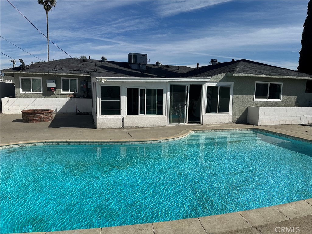 114 South Acacia Avenue Rialto, CA 92376 - Photo 23 of 27 full view of pool and sunroom exterior