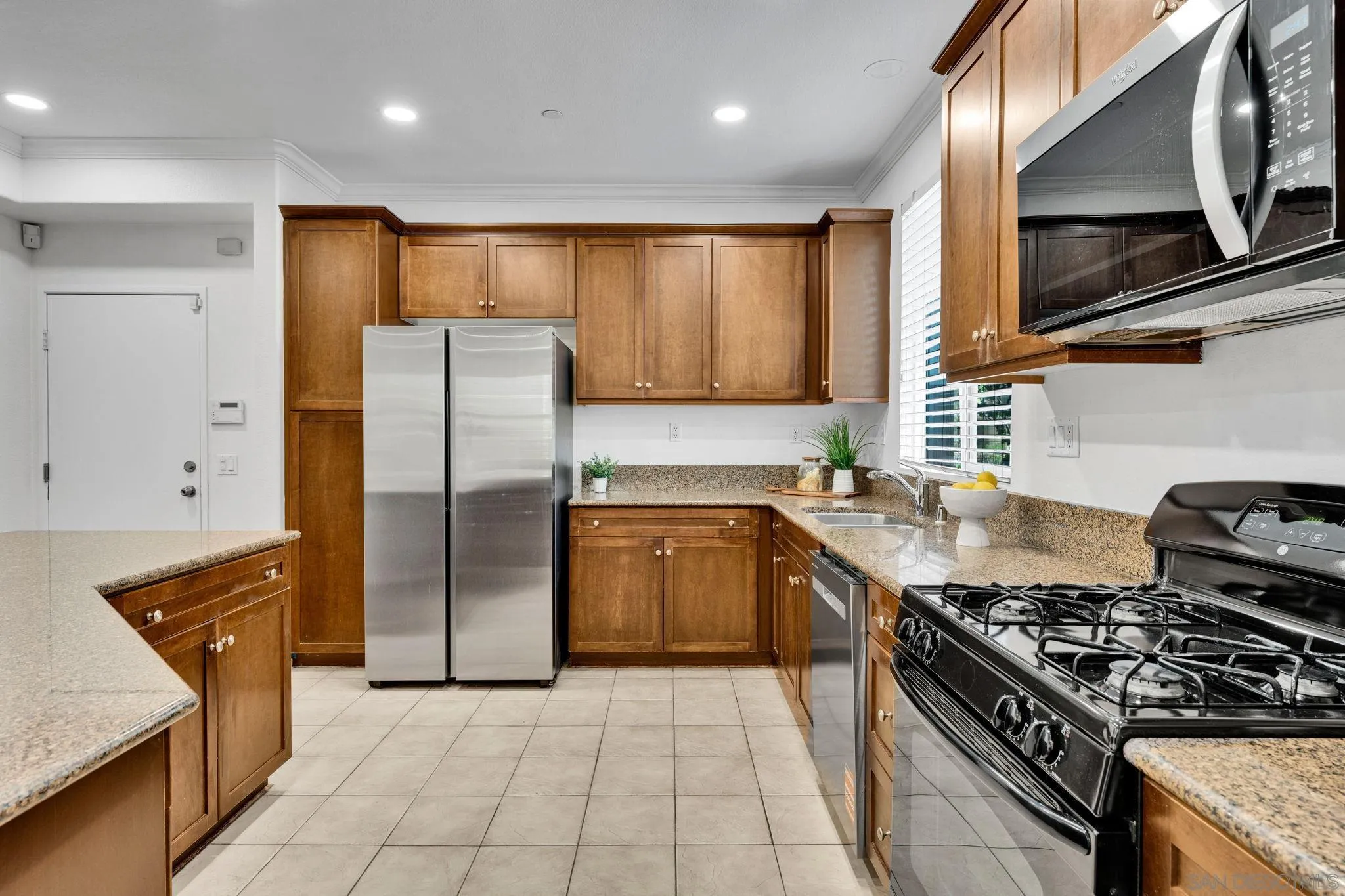 1205 Calabria Street Santee, CA 92071 - Photo 9 of 38