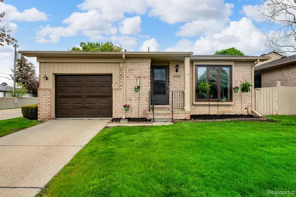 $185,999 | 29454 Scarborough Drive, Warren, MI 48088