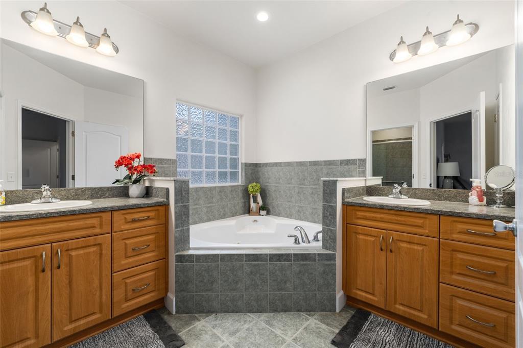9047 Southwest 76th Avenue Gainesville, FL 32608 - Photo 10 of 38