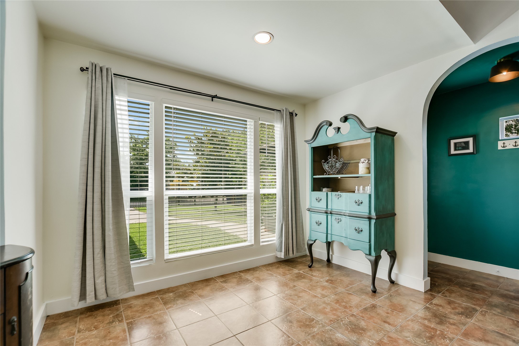 4702 Crest Oak Road Austin, TX 78744 - Photo 5 of 20