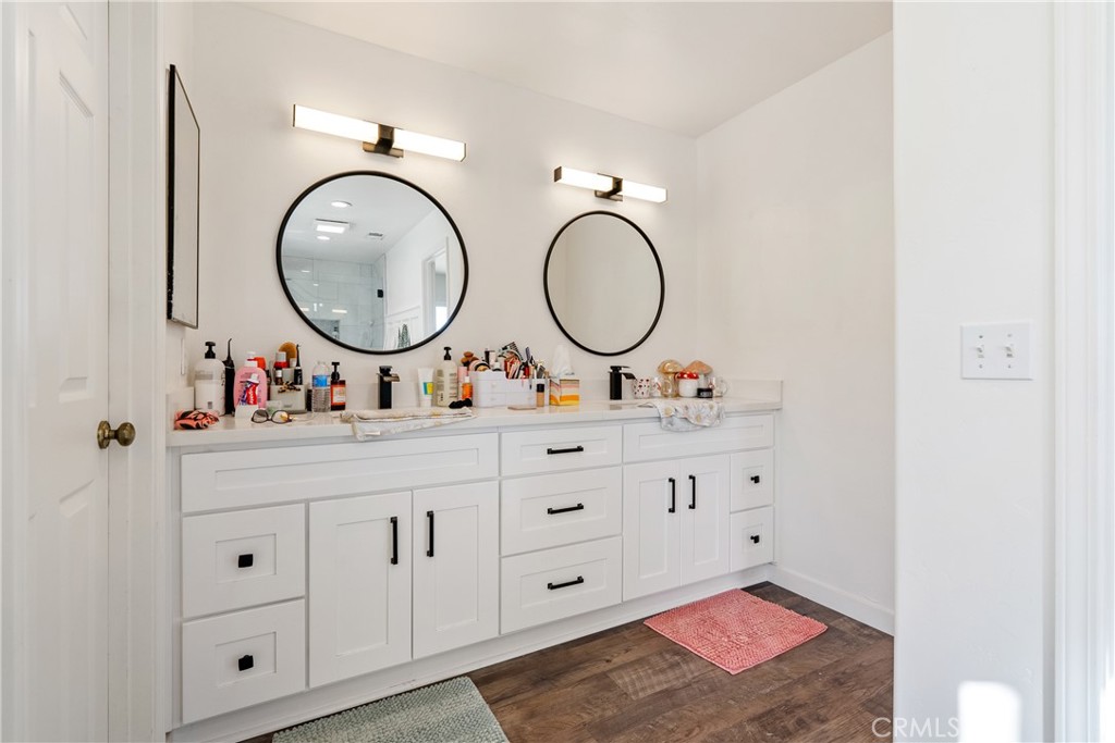 4342 Shadow Canyon Road Templeton, CA 93465 - Photo 63 of 74 a living room with sink and a mirror