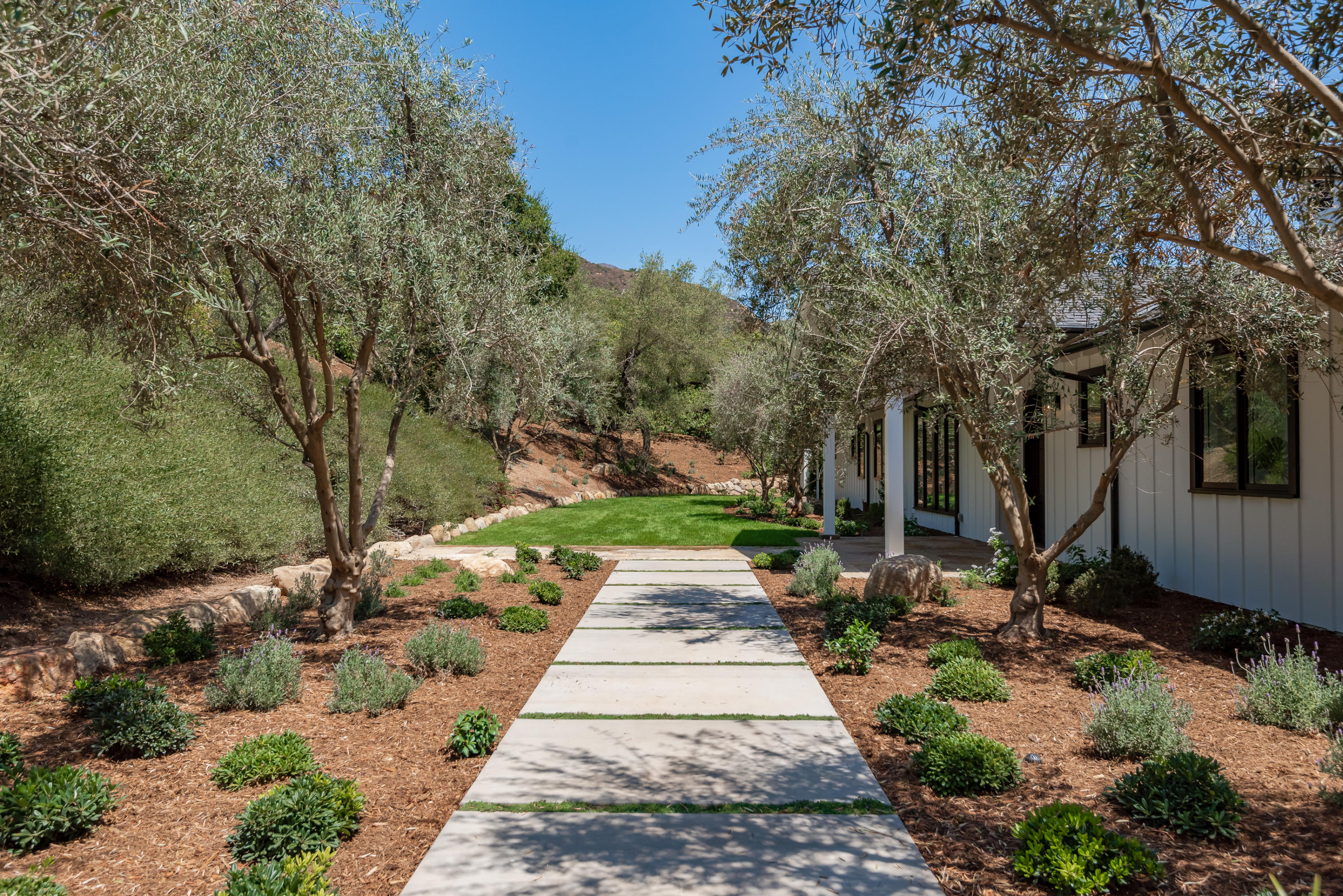 950 Brooktree Road Santa Barbara, CA 93108 - Photo 9 of 37 a view of a pathway with a yard