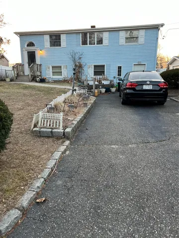 $525,000 | 4 Badger Lane, East Setauket, NY 11733