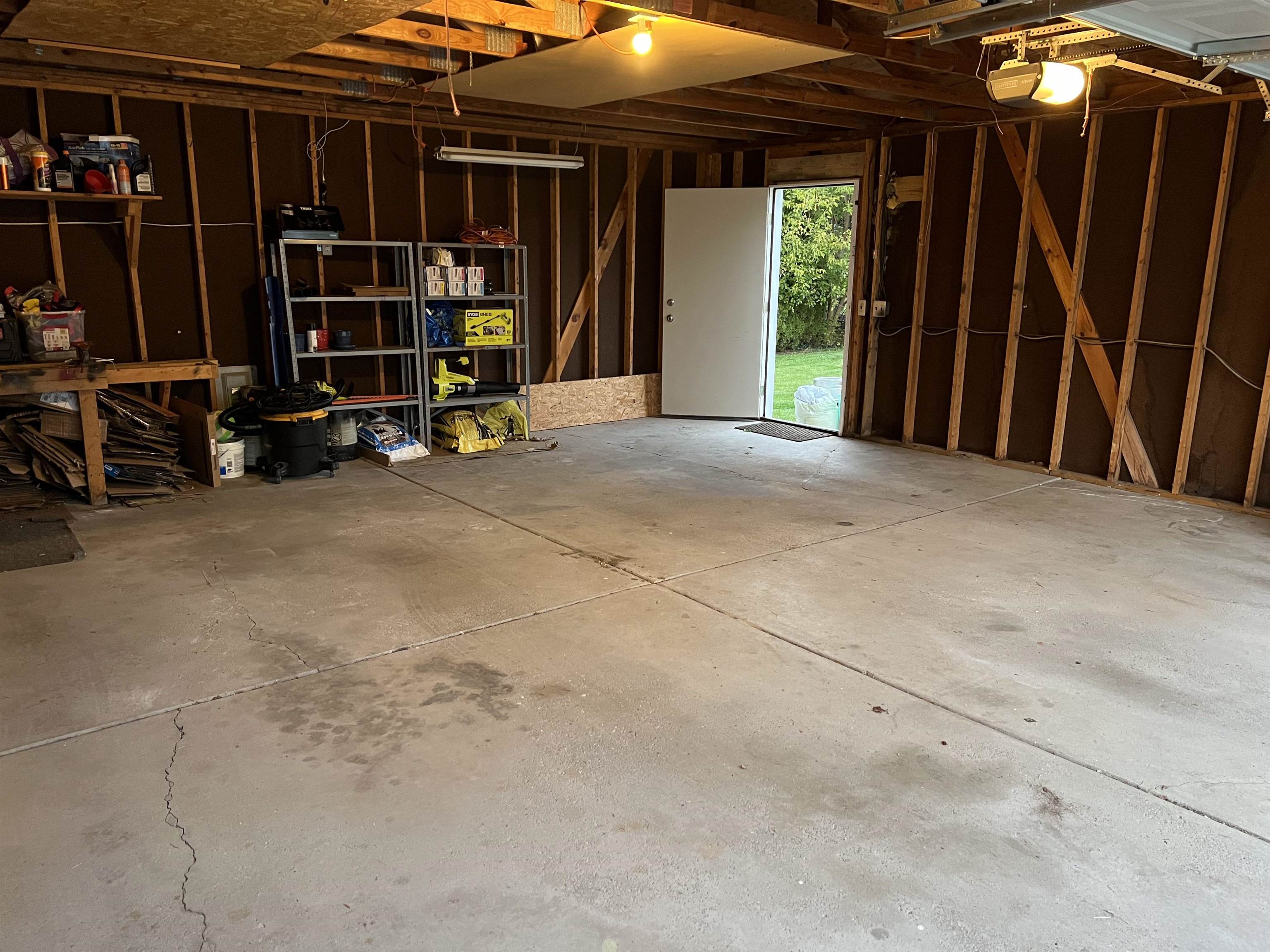 748 Bolinger Street Rochester, MI 48307 - Photo 32 of 34 50092850-31.JPG