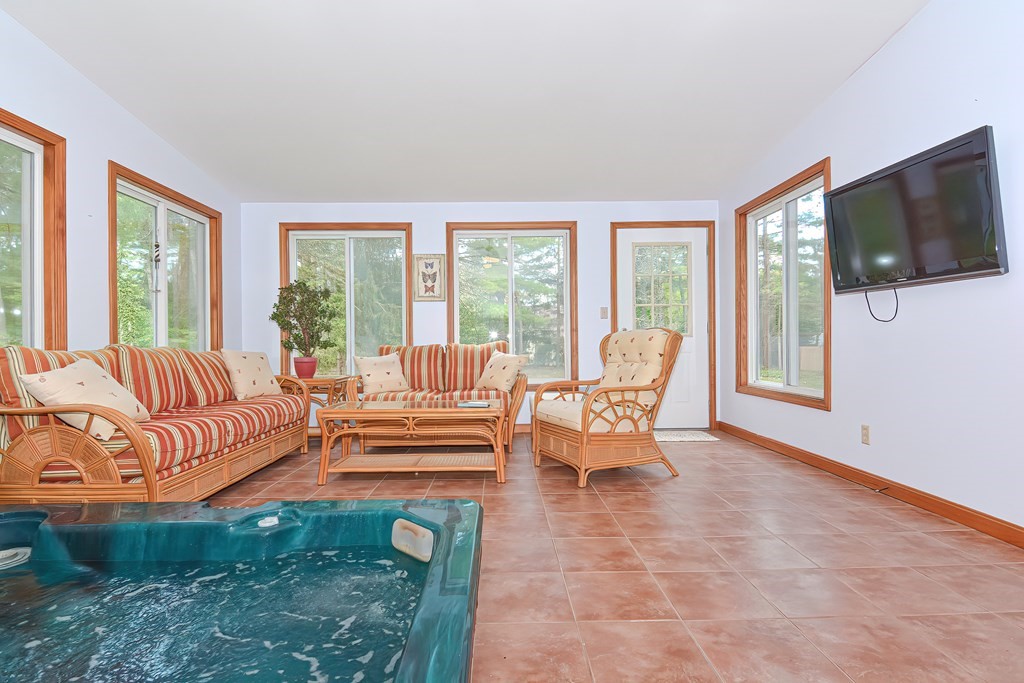 5 Eleanor Road Walpole, MA 02081 - Photo 11 of 31 Gallery Image 11
