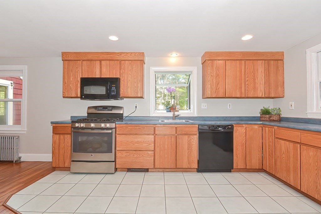 5 Eleanor Road Walpole, MA 02081 - Photo 7 of 31 Gallery Image 7