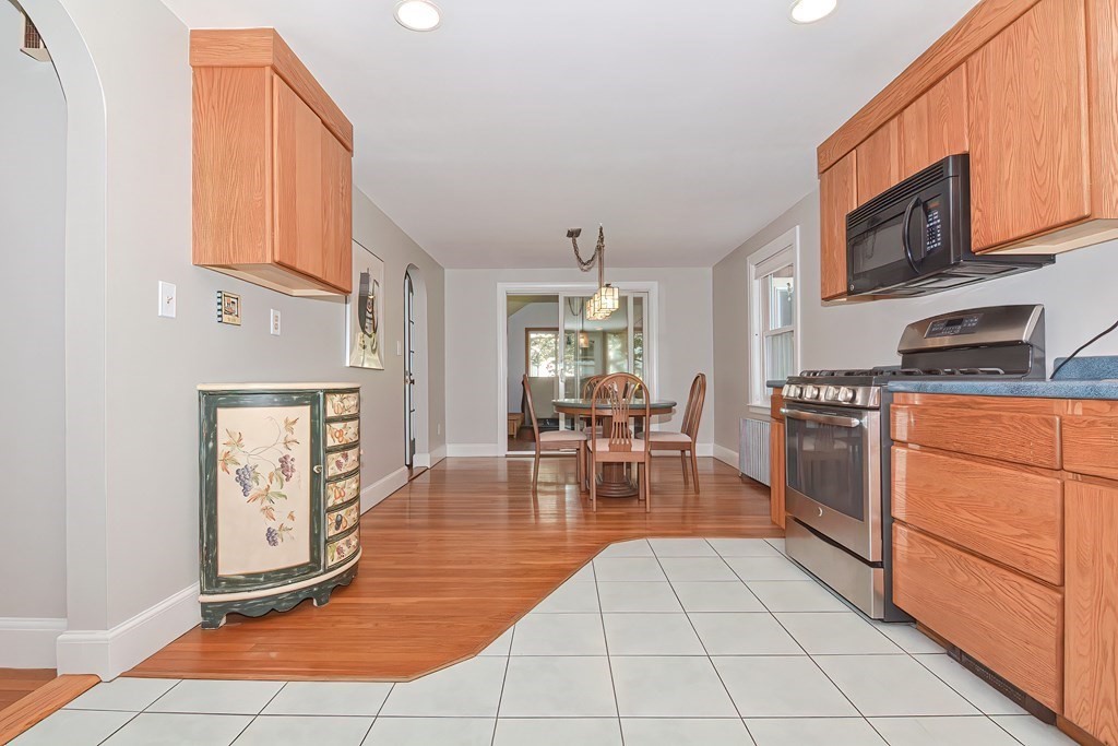 5 Eleanor Road Walpole, MA 02081 - Photo 9 of 31 Gallery Image 9