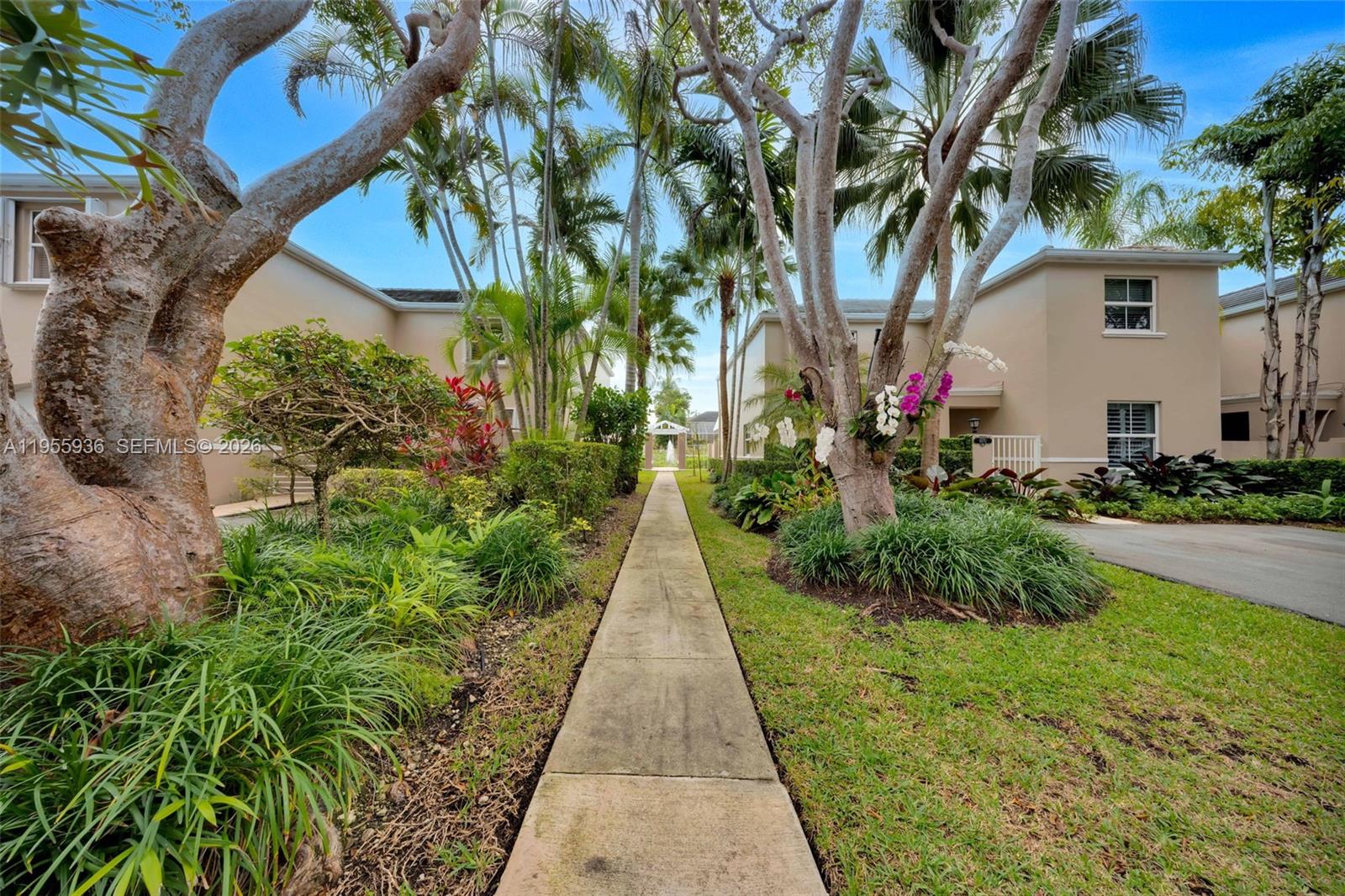 6960 Southwest 54th Street Miami, FL 33155 - Photo 4 of 55