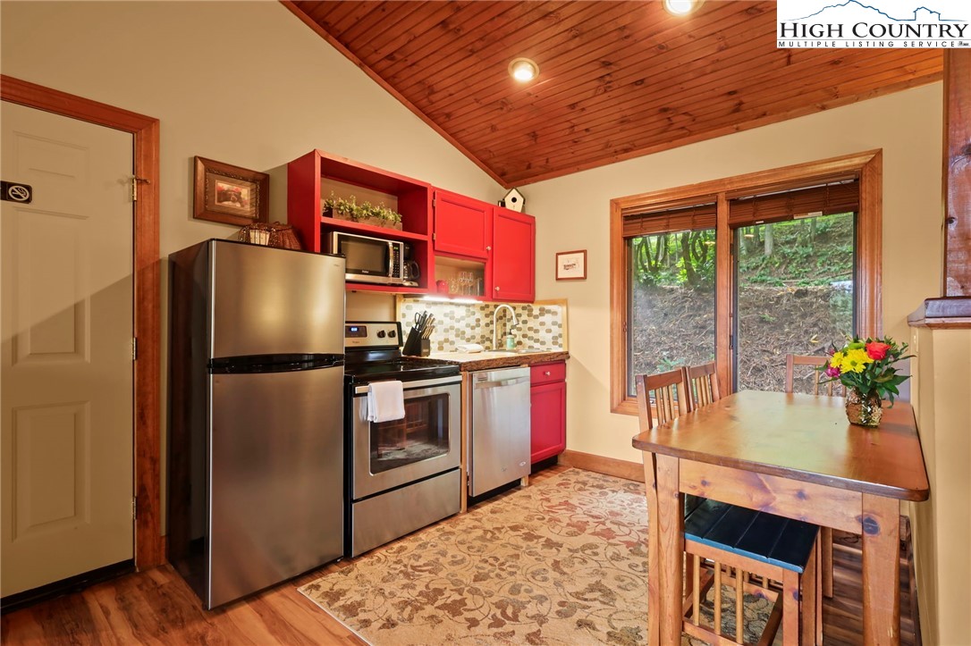 140-1 Lindale Ridge, Unit 503 Boone, NC 28607 - Photo 8 of 15 Gallery Image 8