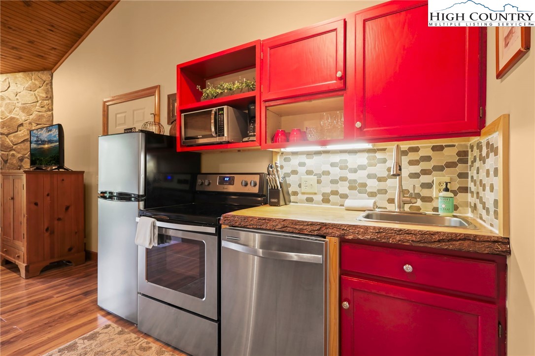 140-1 Lindale Ridge, Unit 503 Boone, NC 28607 - Photo 9 of 15 Gallery Image 9