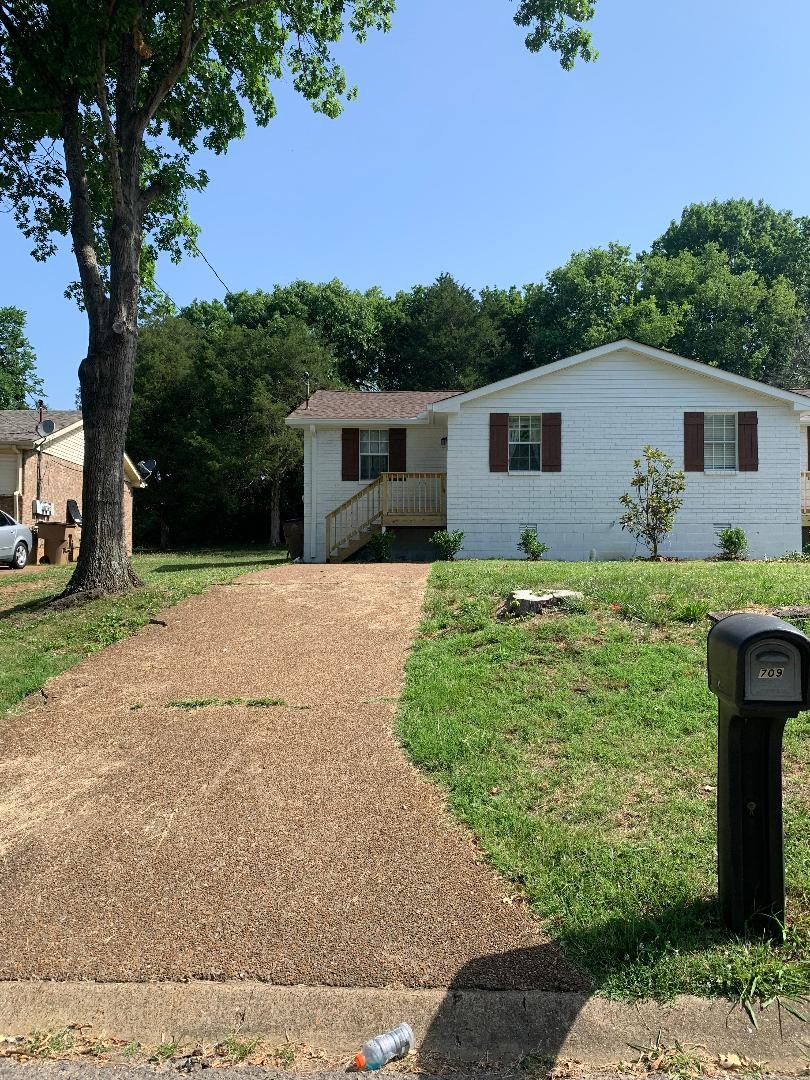 709 Eric Drive Nashville, TN 37207 - Photo 6 of 28 a house view with a garden space