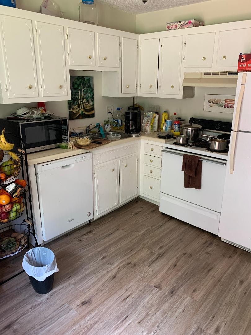 709 Eric Drive Nashville, TN 37207 - Photo 10 of 28 a kitchen with wooden floors and white appliances