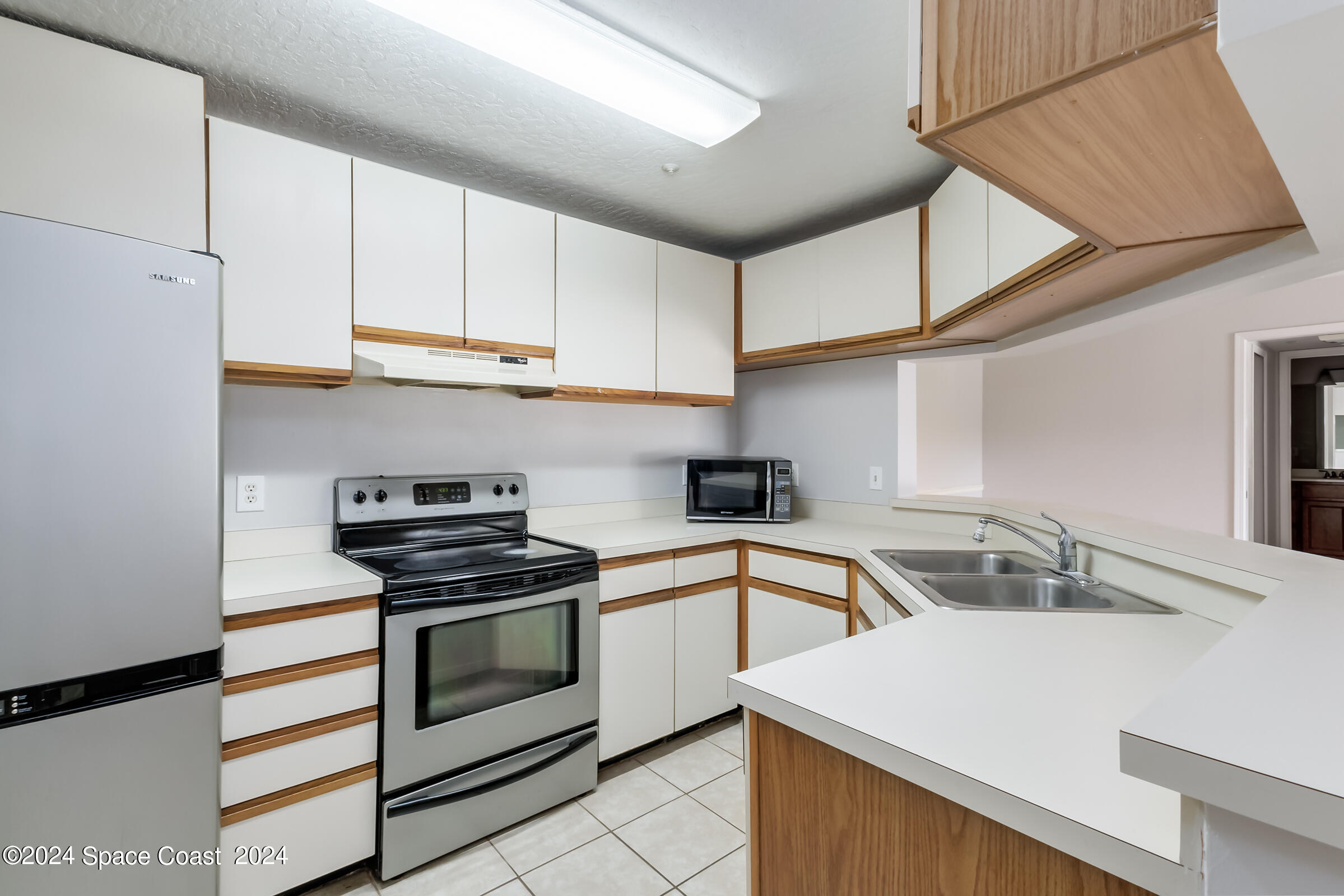 7667 North Wickham Road, Unit 1511 Melbourne, FL 32940 - Photo 4 of 39 Kitchen
