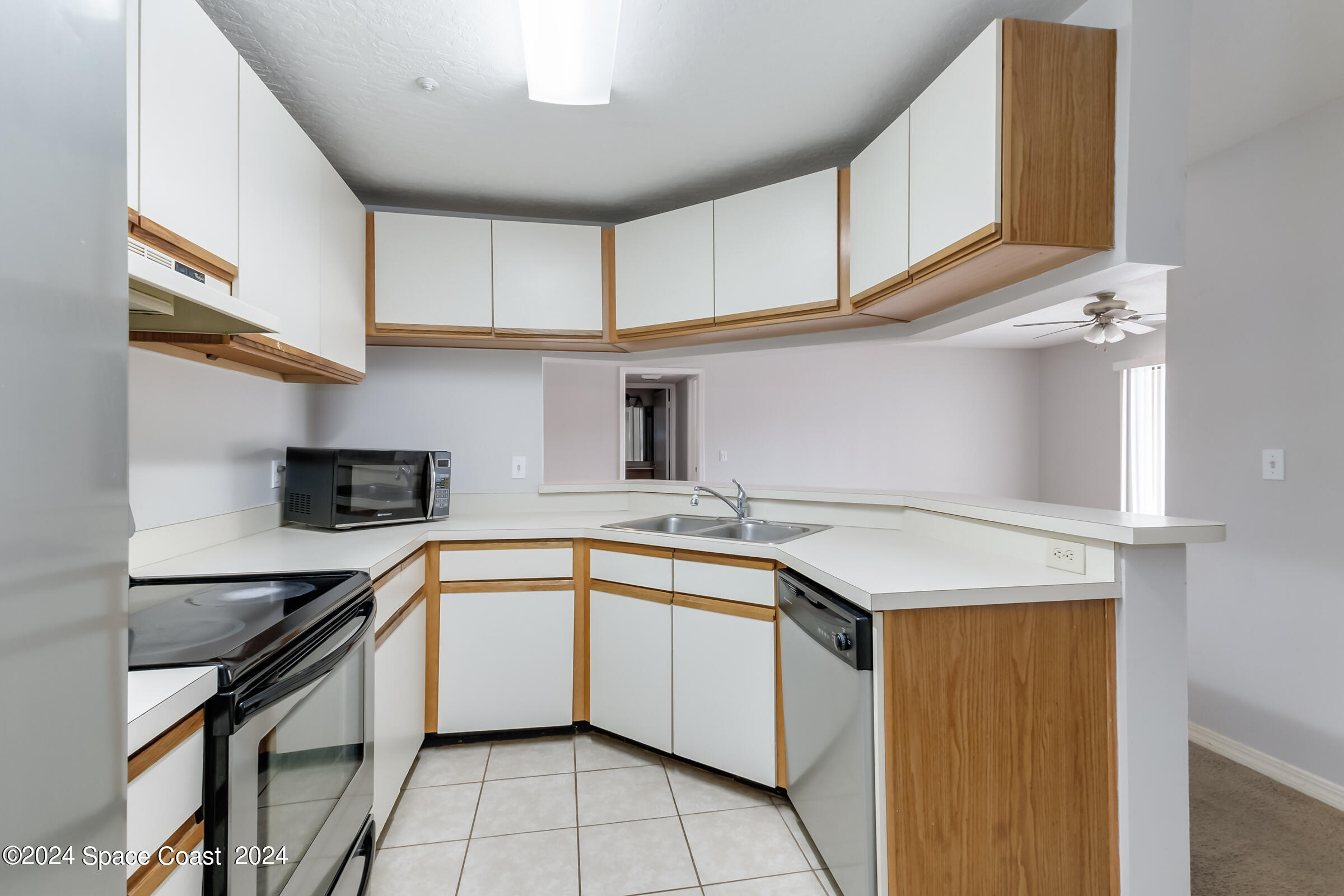 7667 North Wickham Road, Unit 1511 Melbourne, FL 32940 - Photo 5 of 39 Kitchen