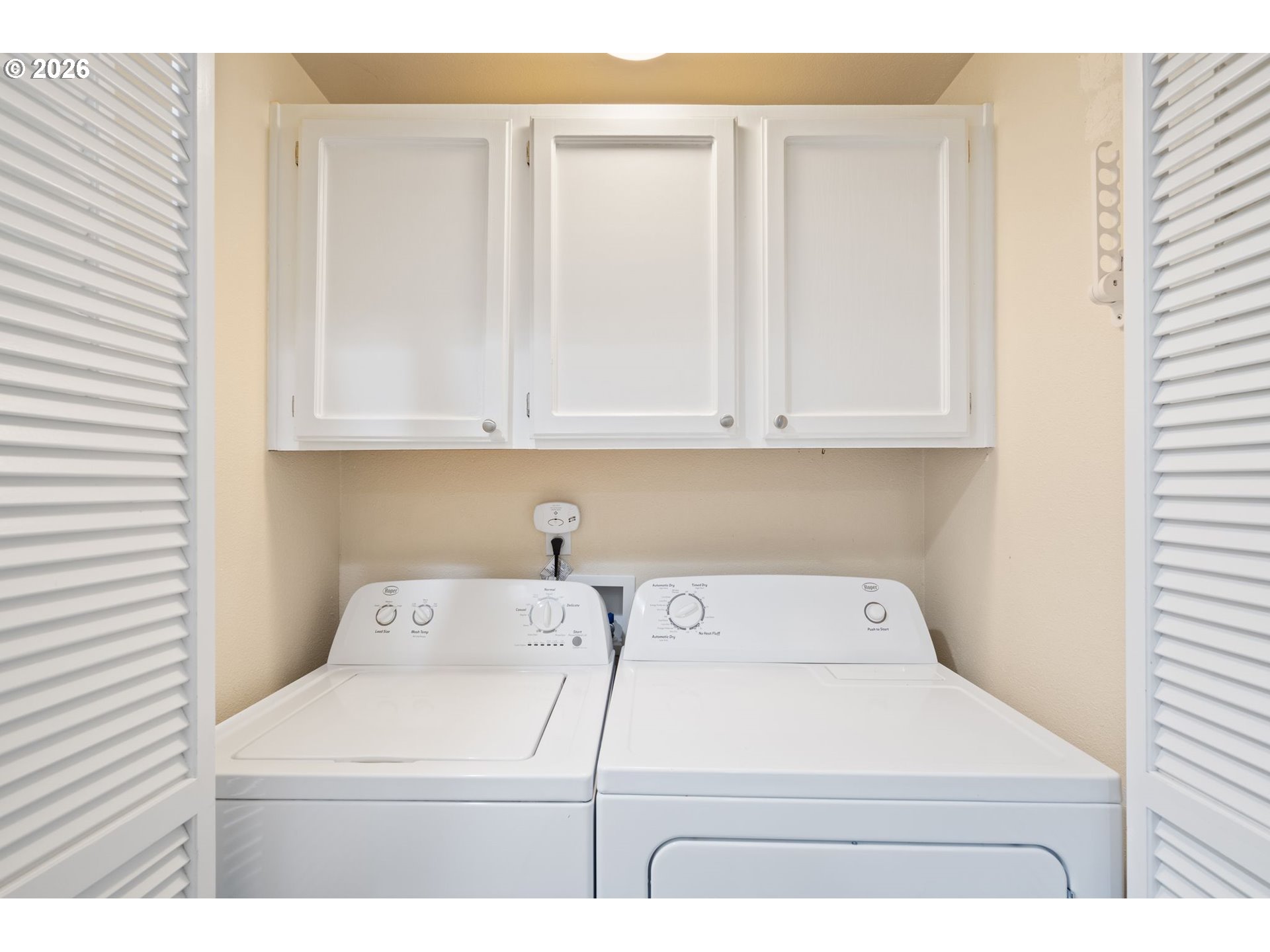895 Southwest 166th Avenue Beaverton, OR 97006 - Photo 20 of 36 a utility room with dryer and washer