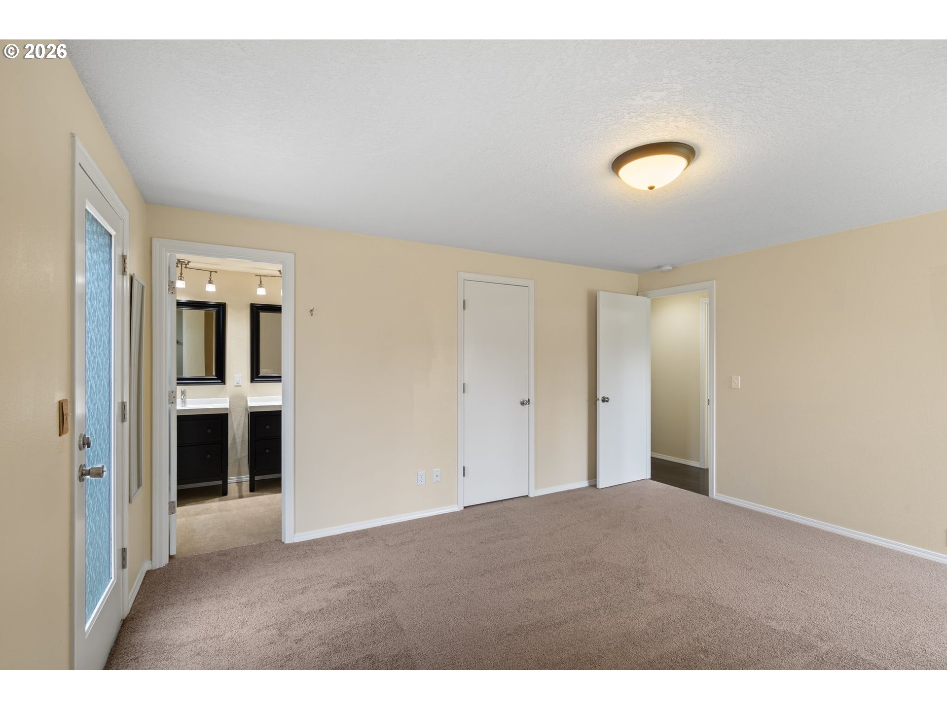 895 Southwest 166th Avenue Beaverton, OR 97006 - Photo 23 of 36 a view of an empty room and kitchen