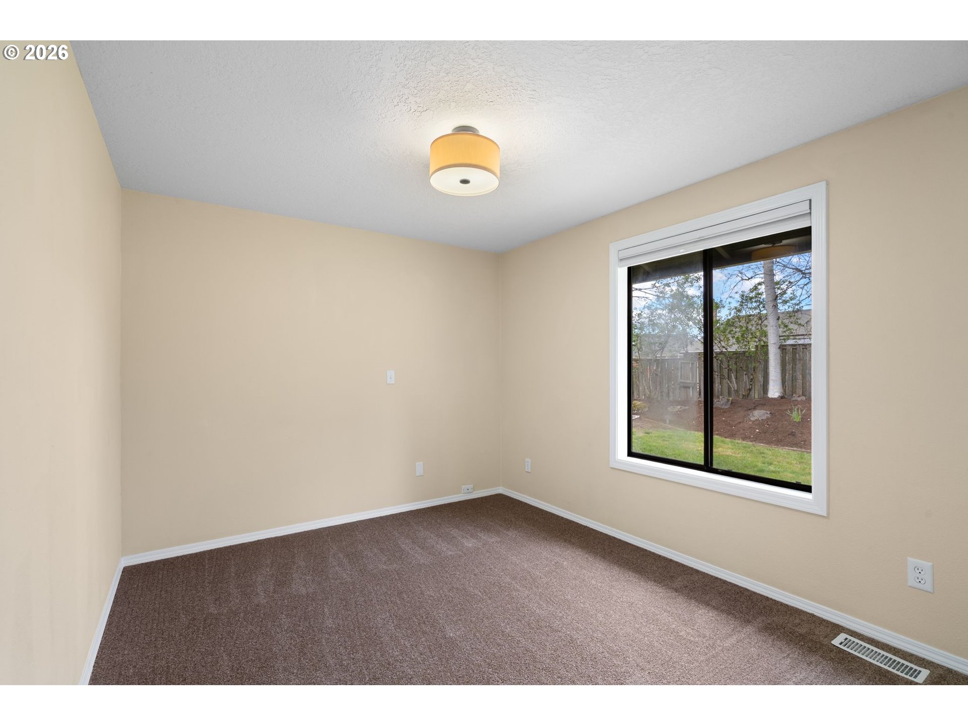 895 Southwest 166th Avenue Beaverton, OR 97006 - Photo 27 of 36 an empty room with a window