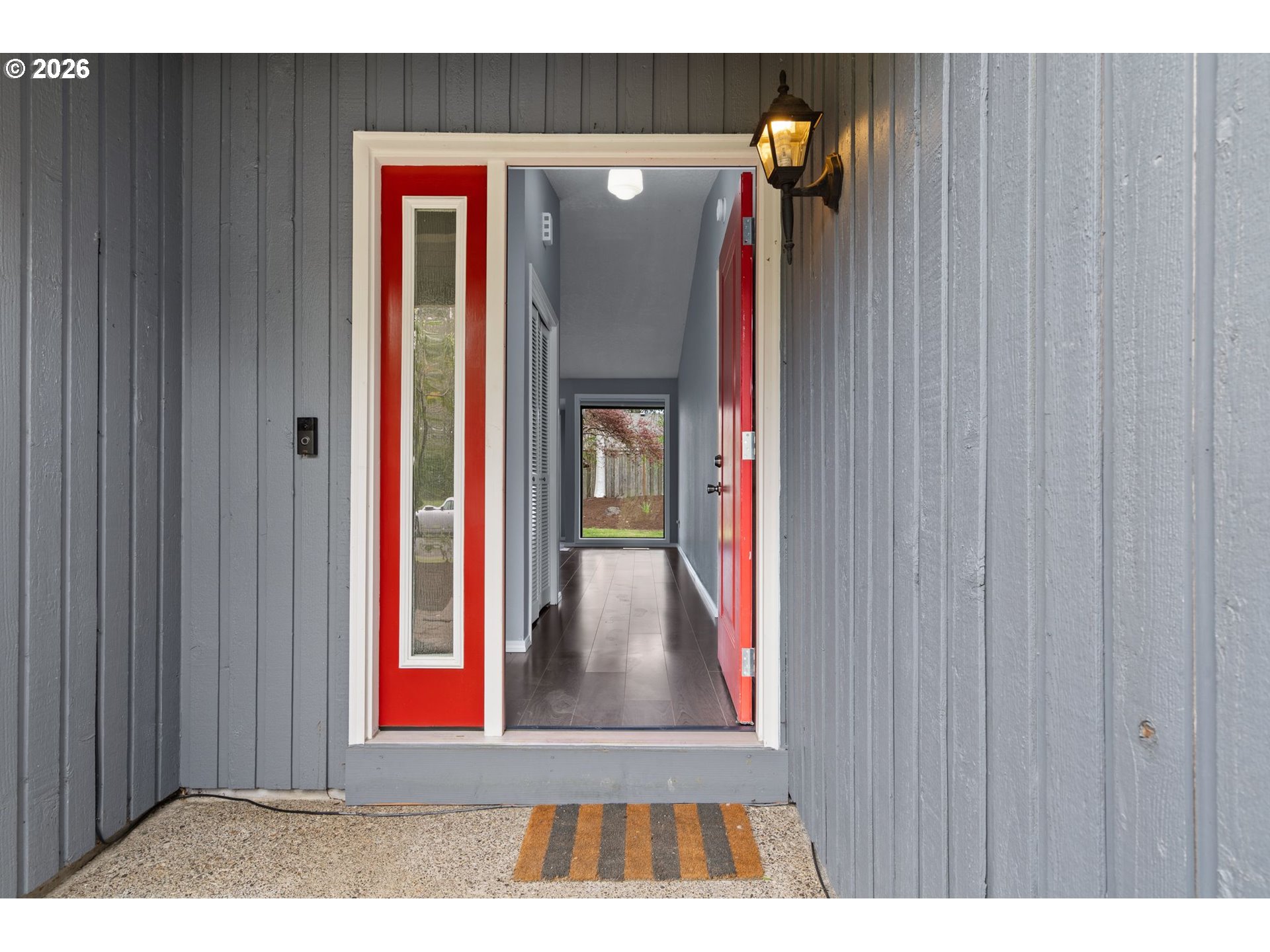 895 Southwest 166th Avenue Beaverton, OR 97006 - Photo 3 of 36 a view of a living room