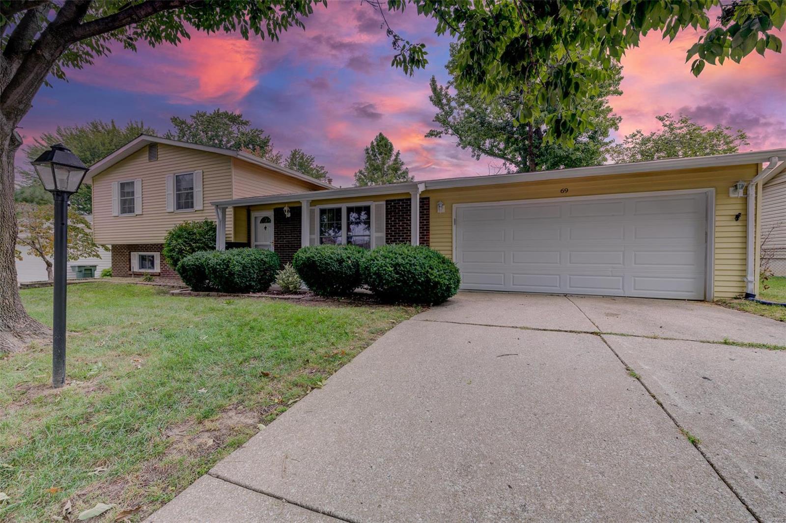 69 Country Hill Road St. Peters, MO 63376 - Photo 1 of 29