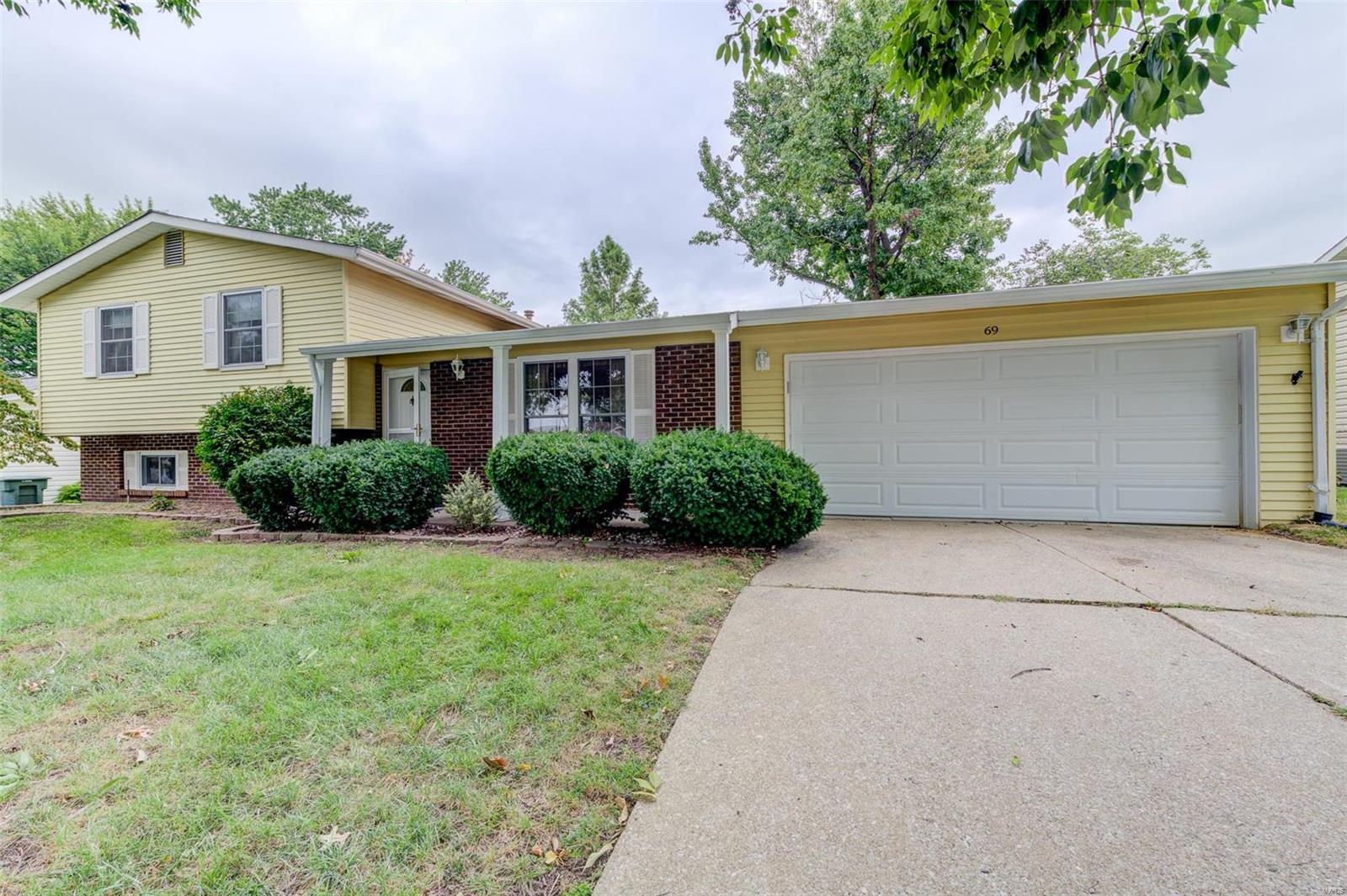 69 Country Hill Road St. Peters, MO 63376 - Photo 2 of 29