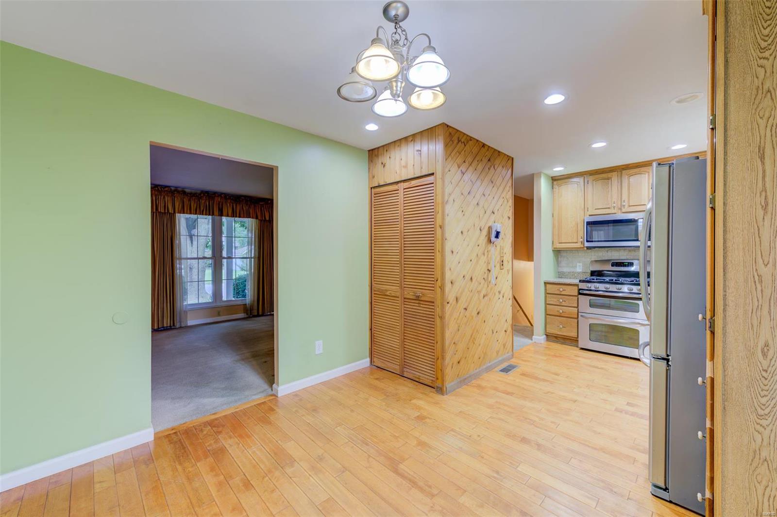 69 Country Hill Road St. Peters, MO 63376 - Photo 8 of 29