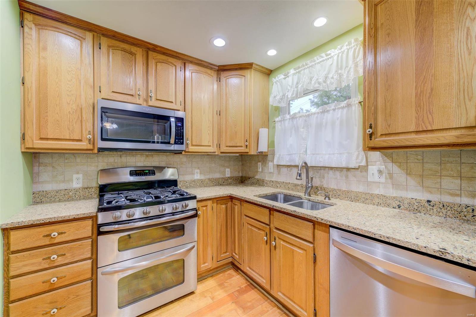 69 Country Hill Road St. Peters, MO 63376 - Photo 10 of 29