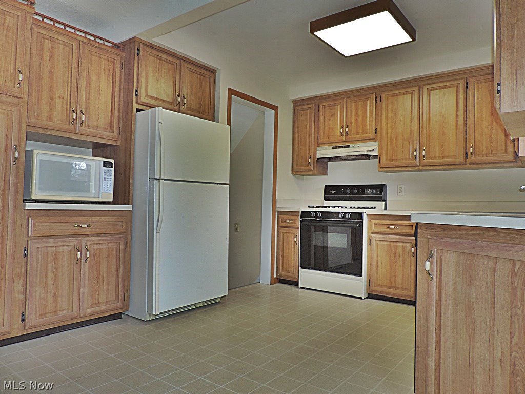 11504 Fordham Road Garfield Heights, OH 44125 - Photo 8 of 31