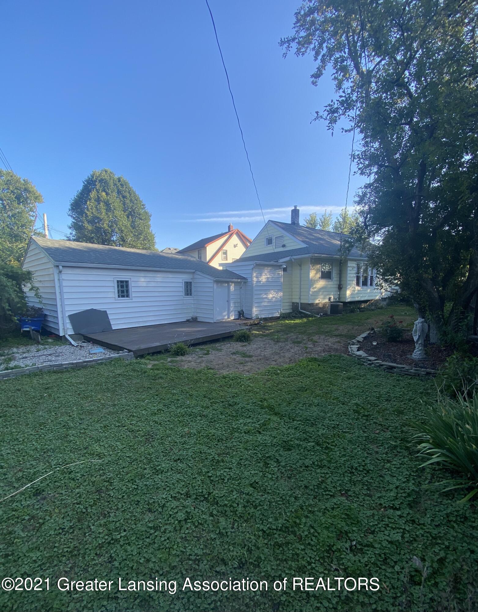 2213 Strathmore Road Lansing, MI 48910 - Photo 23 of 27 BCED4295-804F-4299-B04D-B43C260A3E19