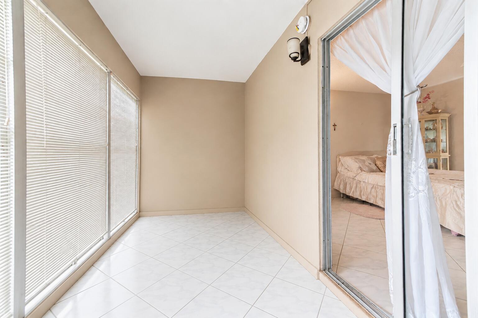 1069 Cornwall East Boca Raton, FL 33434 - Photo 14 of 44 ChatGPT Image Jul 4, 2026, 07_26_31 AM