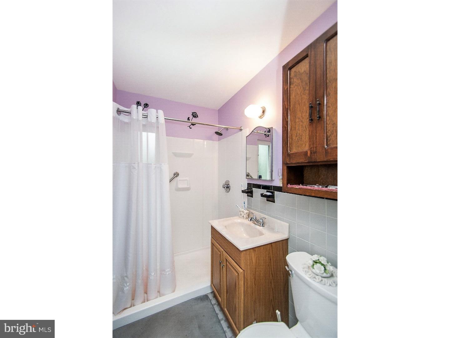 2009 Edgehill Road Bethlehem, PA 18017 - Photo 9 of 12 Gallery Image 9