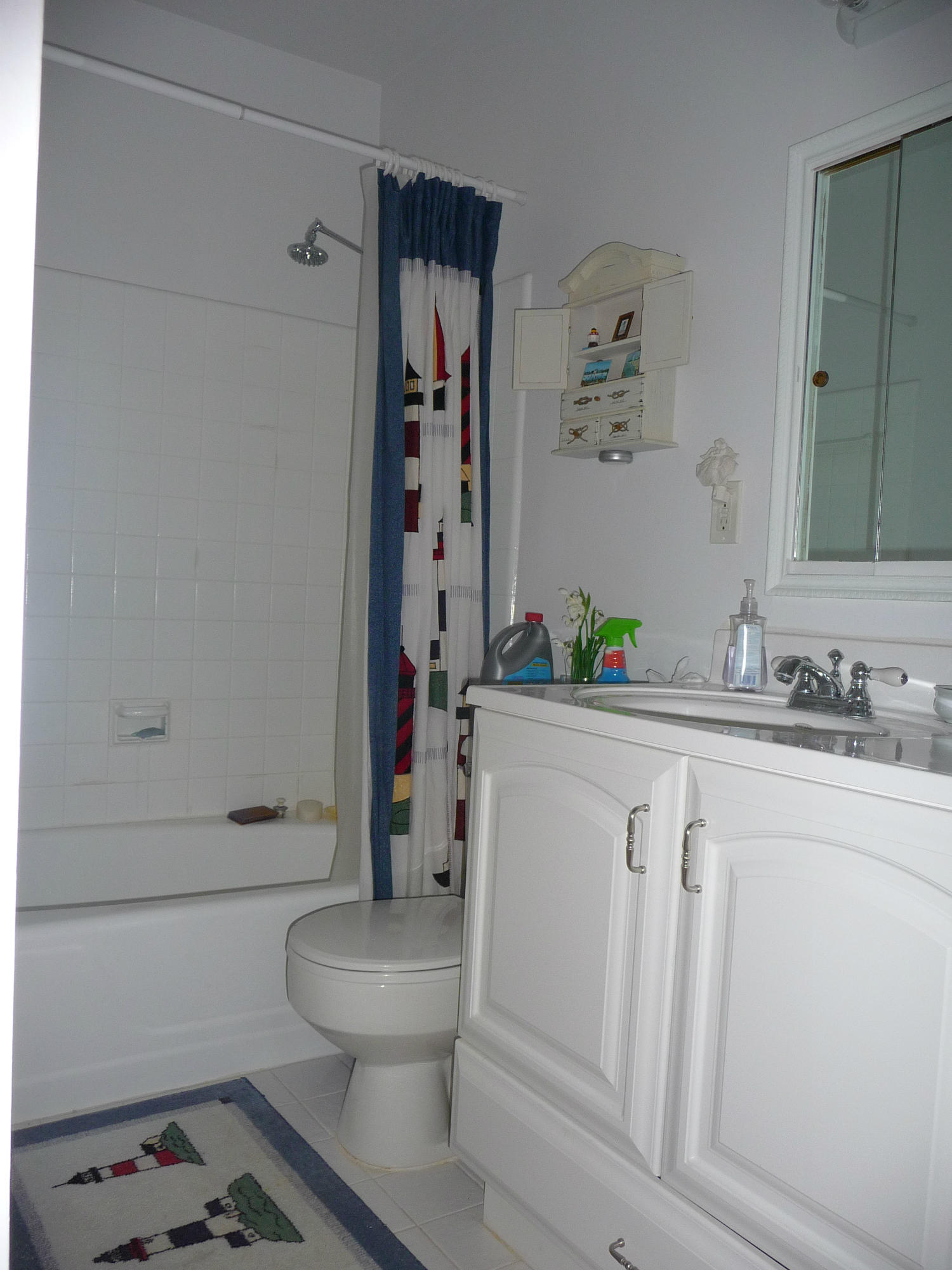 770 East Camino Real, Unit 40 Boca Raton, FL 33432 - Photo 19 of 20 GUEST BATH TUB/SHOWER
