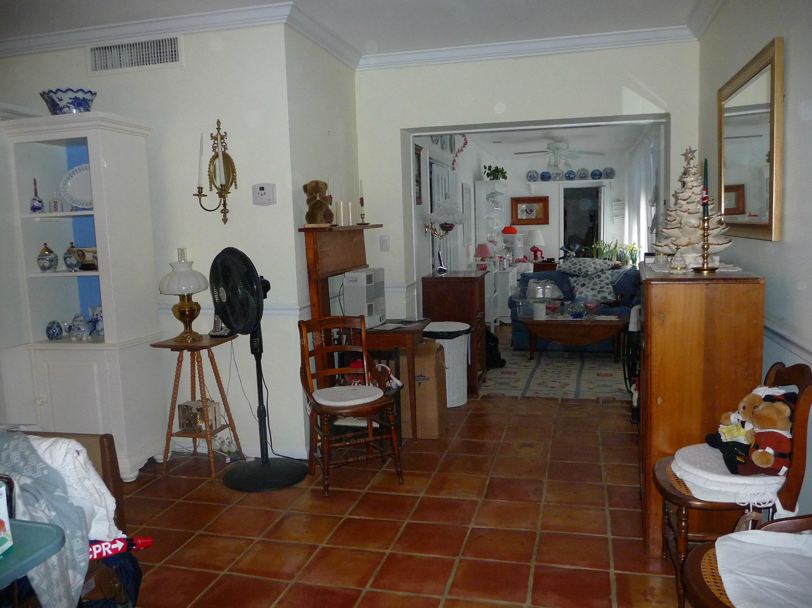 770 East Camino Real, Unit 40 Boca Raton, FL 33432 - Photo 7 of 20 FAMILY ROOM LOOKING INTO LIVING ROOM