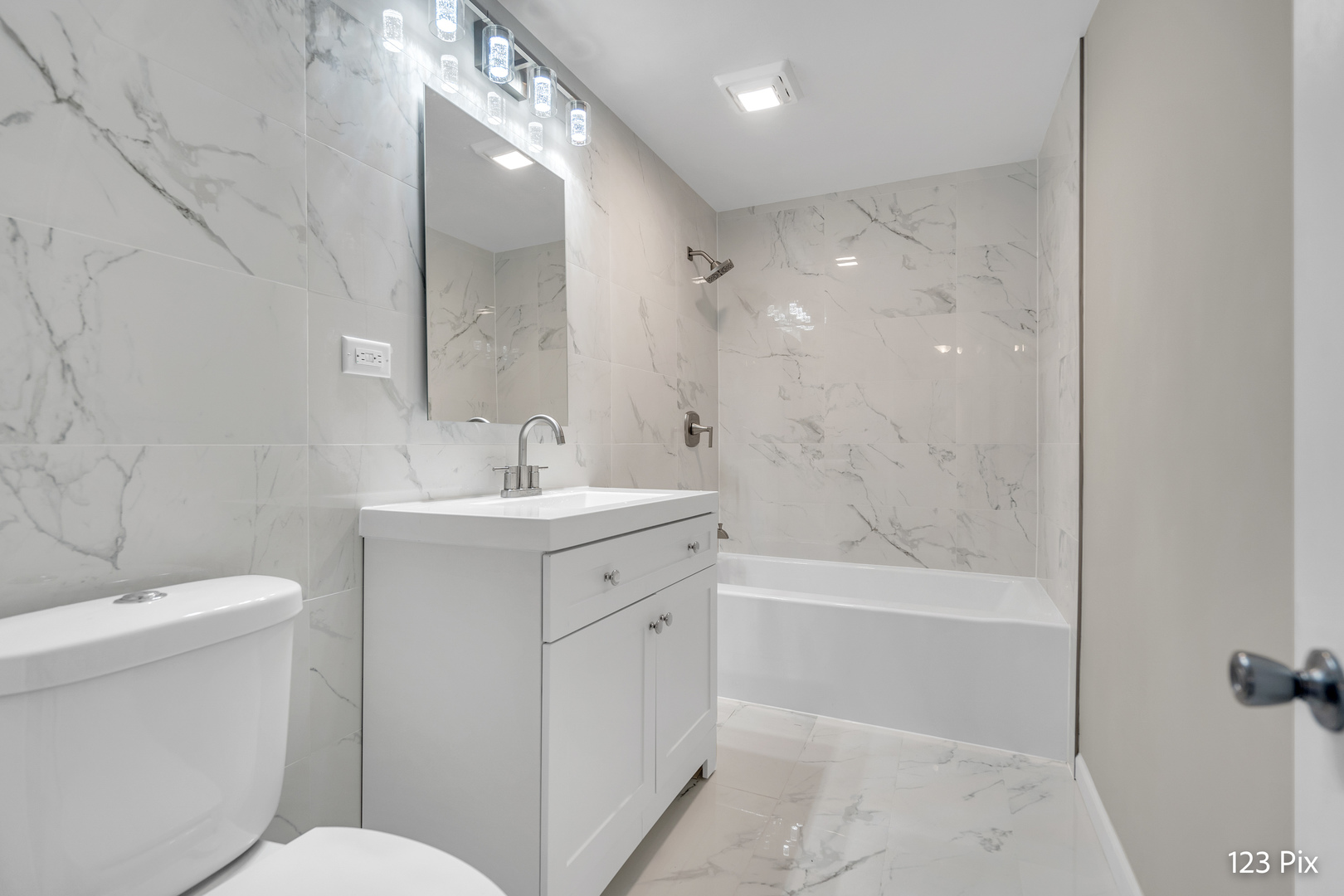 24522 Norelius Avenue Round Lake, IL 60073 - Photo 14 of 20