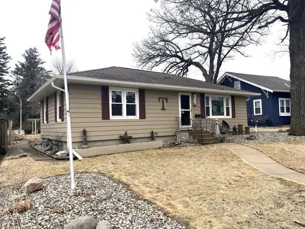 $169,900 | 1323 Oak Beach Drive, Fairmont, MN 56031