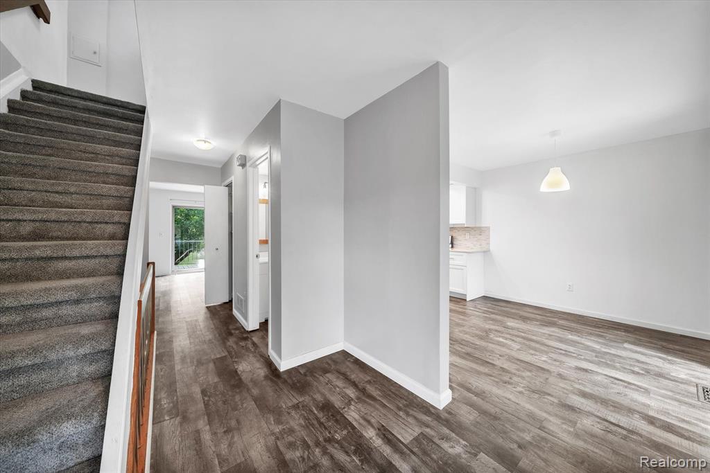 639 Oakbrook West Rochester Hills, MI 48307 - Photo 6 of 51