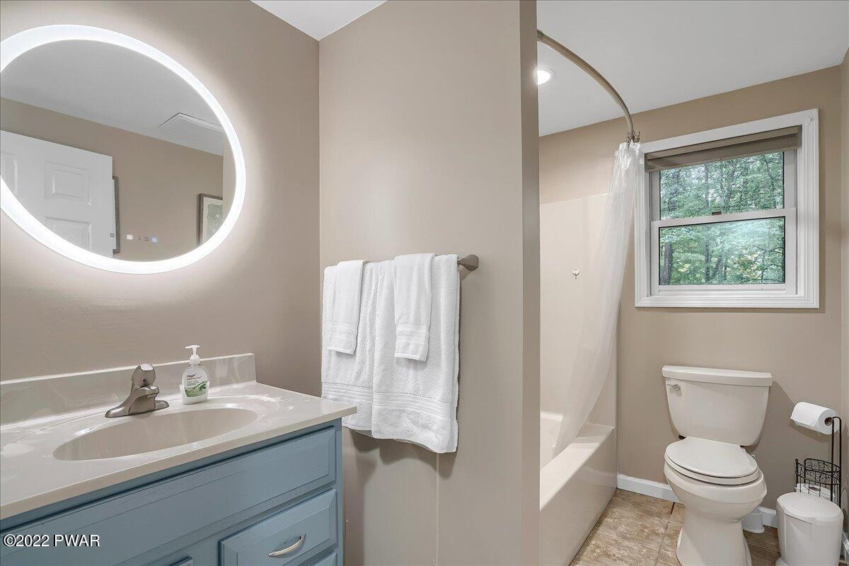 179 Emery Road Dingmans Ferry, PA 18328 - Photo 16 of 29 Full Bathroom