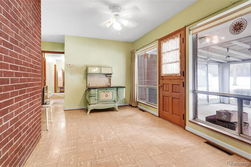 48707 Eight Mile Road Northville, MI 48167 - Photo 10 of 54