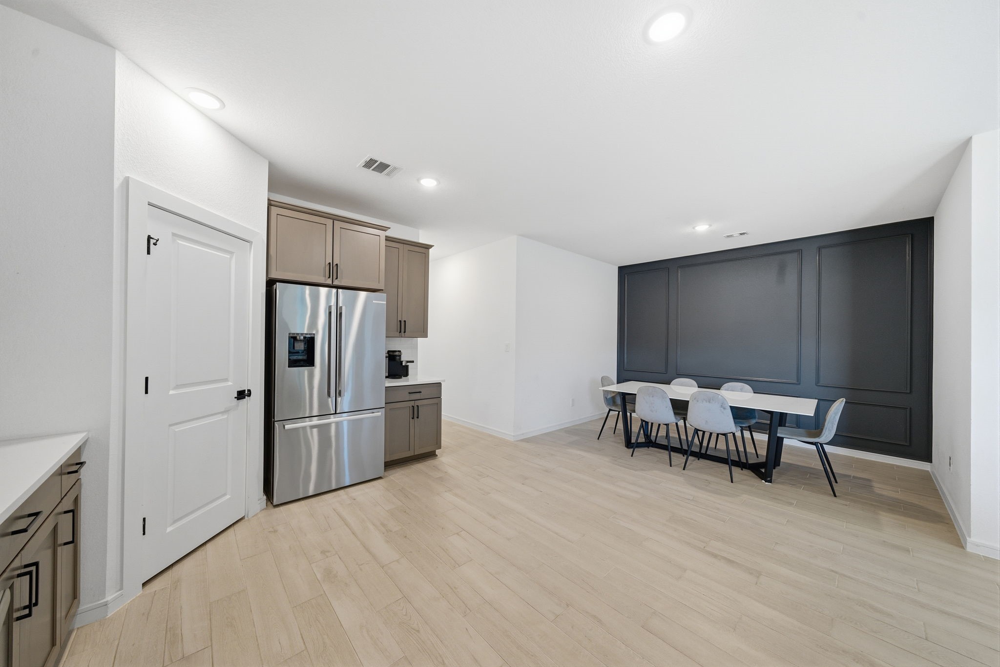 302 Alder Loop Anahuac, TX 77514 - Photo 15 of 34 Modern kitchen and dining area.