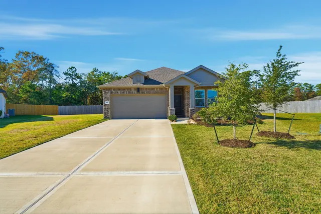 $349,000 | 302 Alder Loop, Anahuac, TX 77514